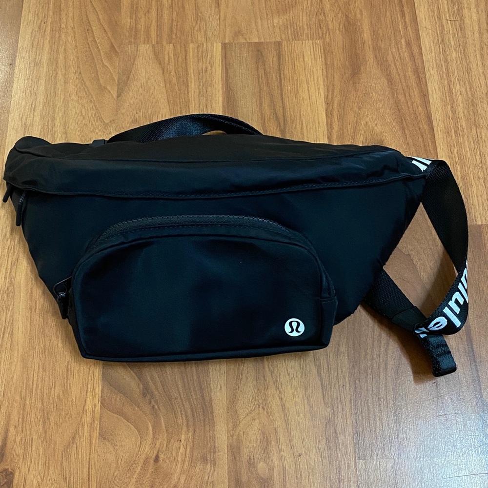 ❤️ Lululemon The Rest is Written Belt Bag 3L